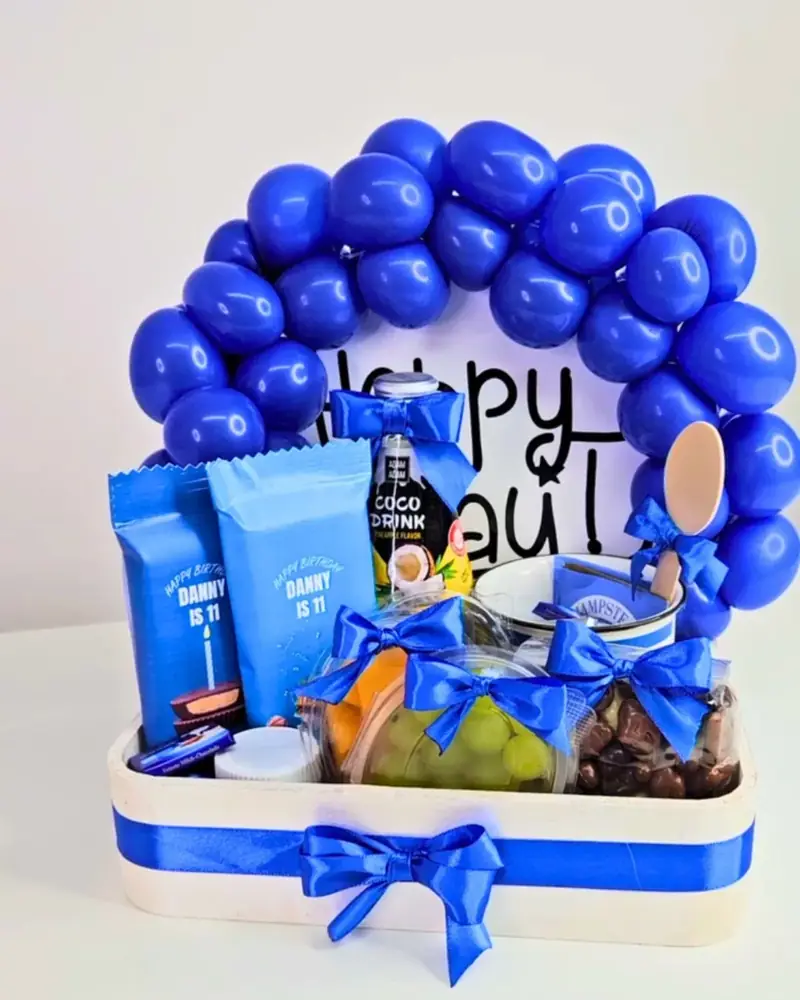 מארז מתנה עם קשת מיני בלונים כחולה